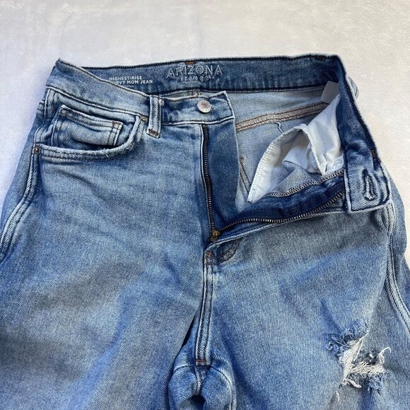 Arizona Highest-Rise Curvy Mom Jeans JUNIORS Size 9 Distressed Light Wash Denim - Picture 4 of 13